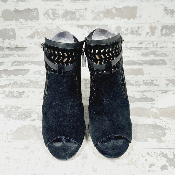 BCBGeneration Black Perforated Suede Block Heel Buckle Up Sandals K941 - Picture 3 of 16